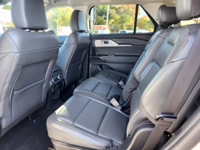 Certified 2025 Ford Explorer Active w/ Active Comfort Package AWD/4WD image 16