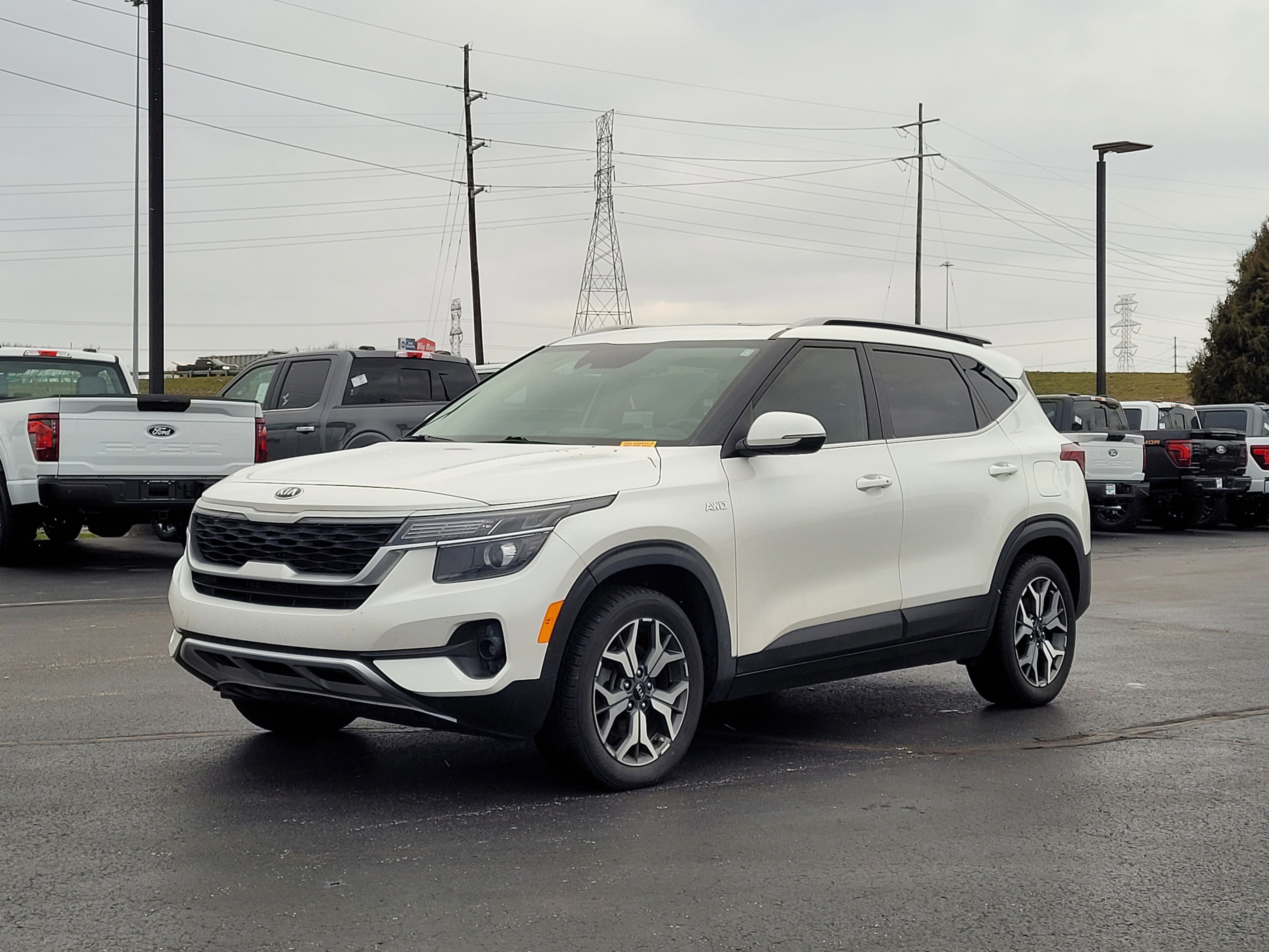 Used 2021 Kia Seltos EX image 2