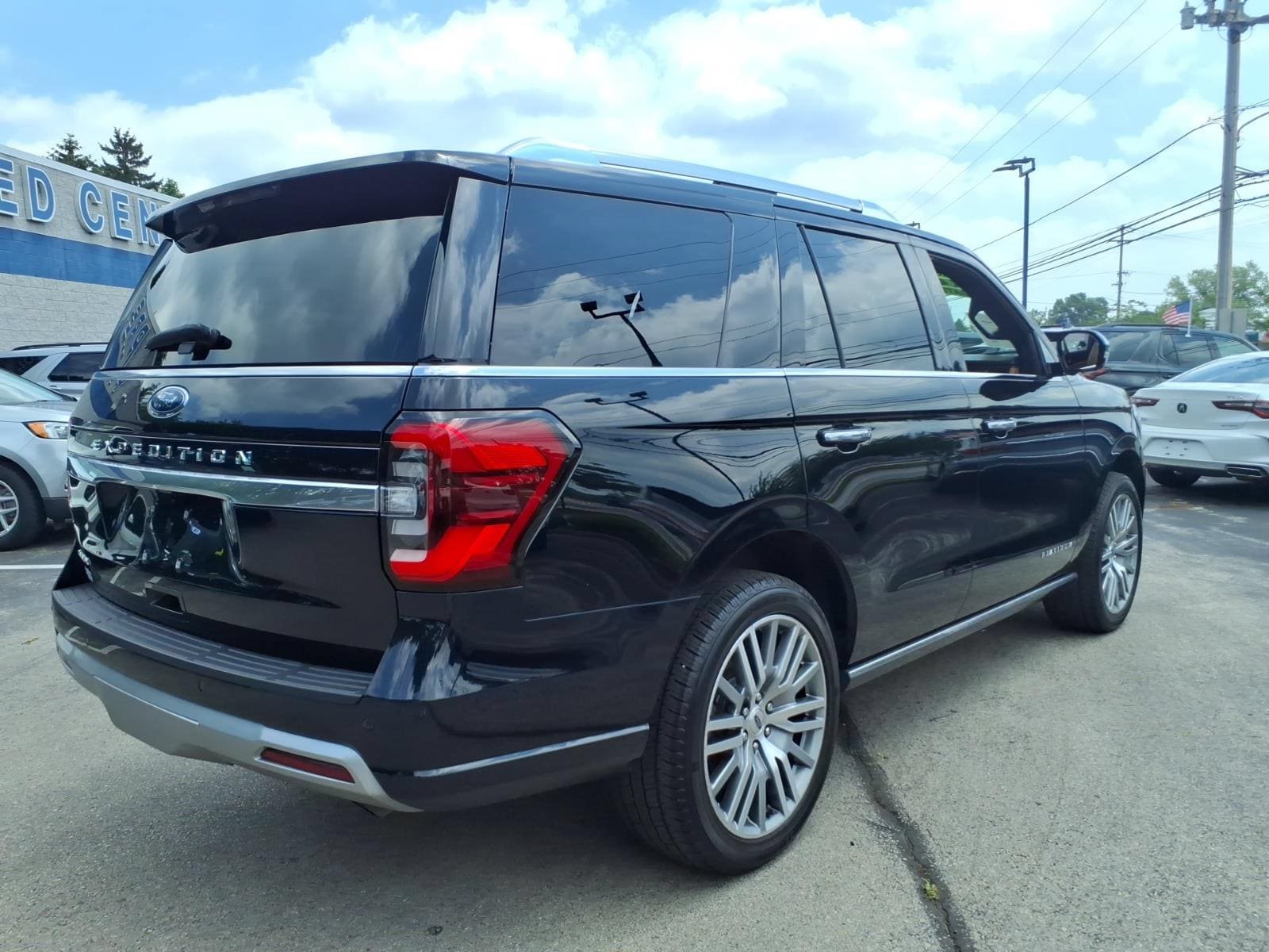 Certified 2023 Ford Expedition Platinum AWD/4WD image 3