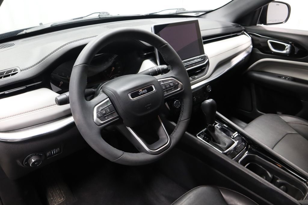 Used 2023 Jeep Compass Limited image 25
