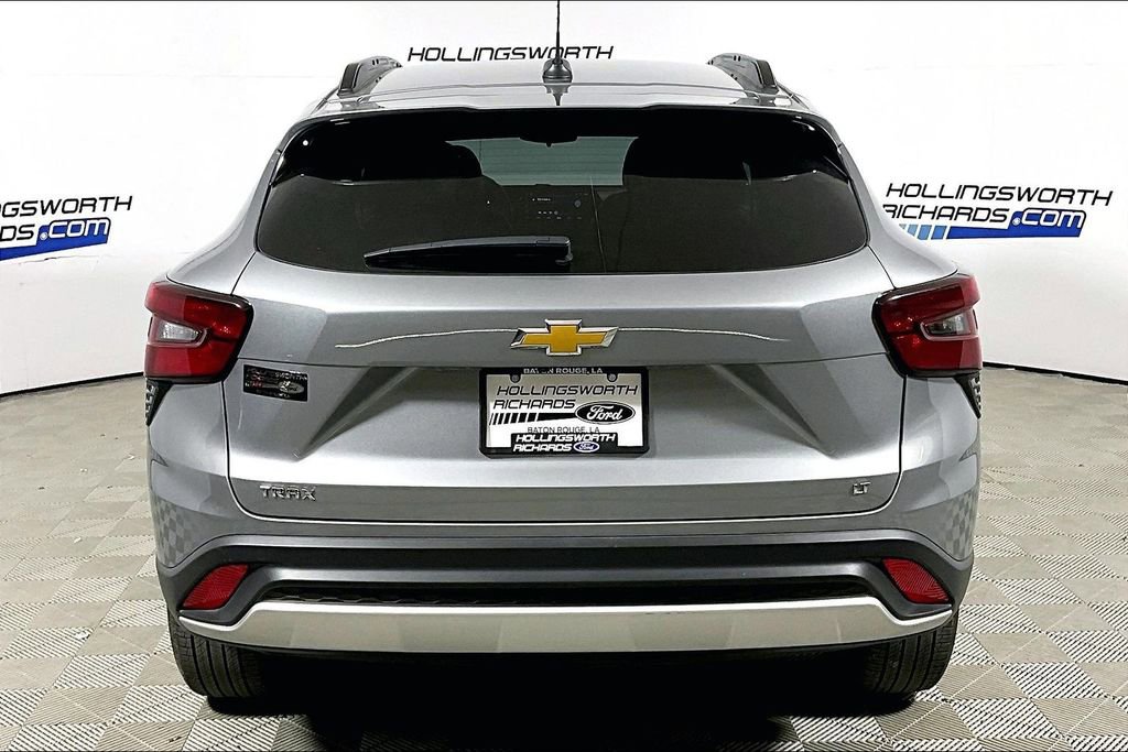 Used 2025 Chevrolet Trax LT w/ LT Convenience Package FWD image 4