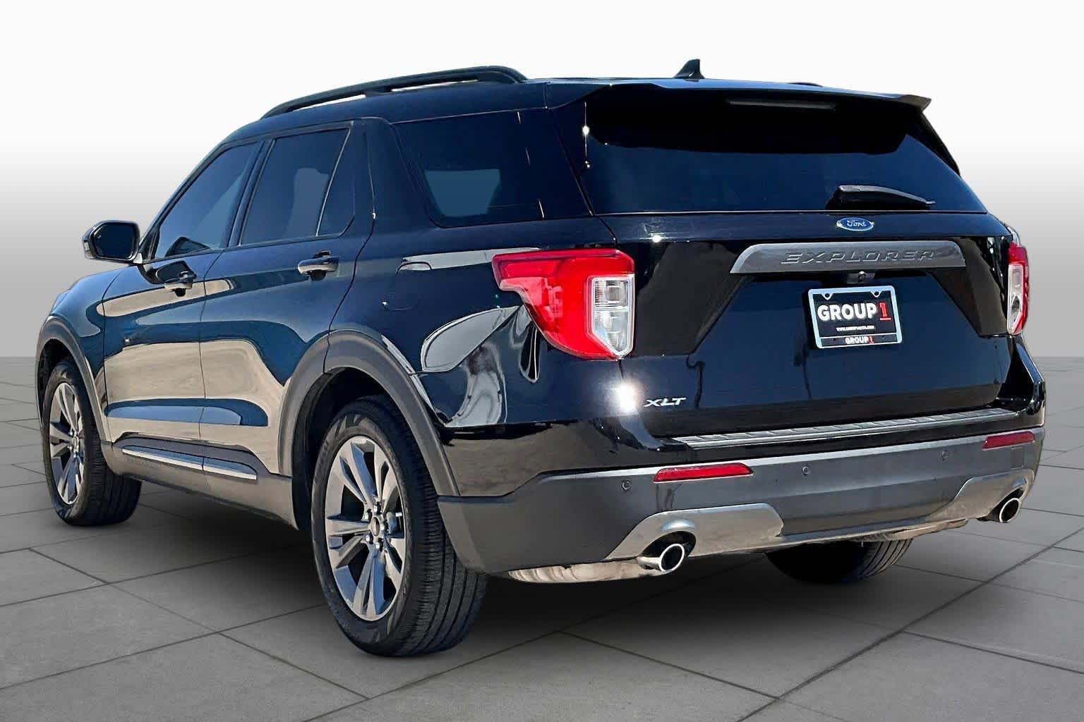 Certified 2022 Ford Explorer XLT w/ Equipment Group 202A RWD image 11