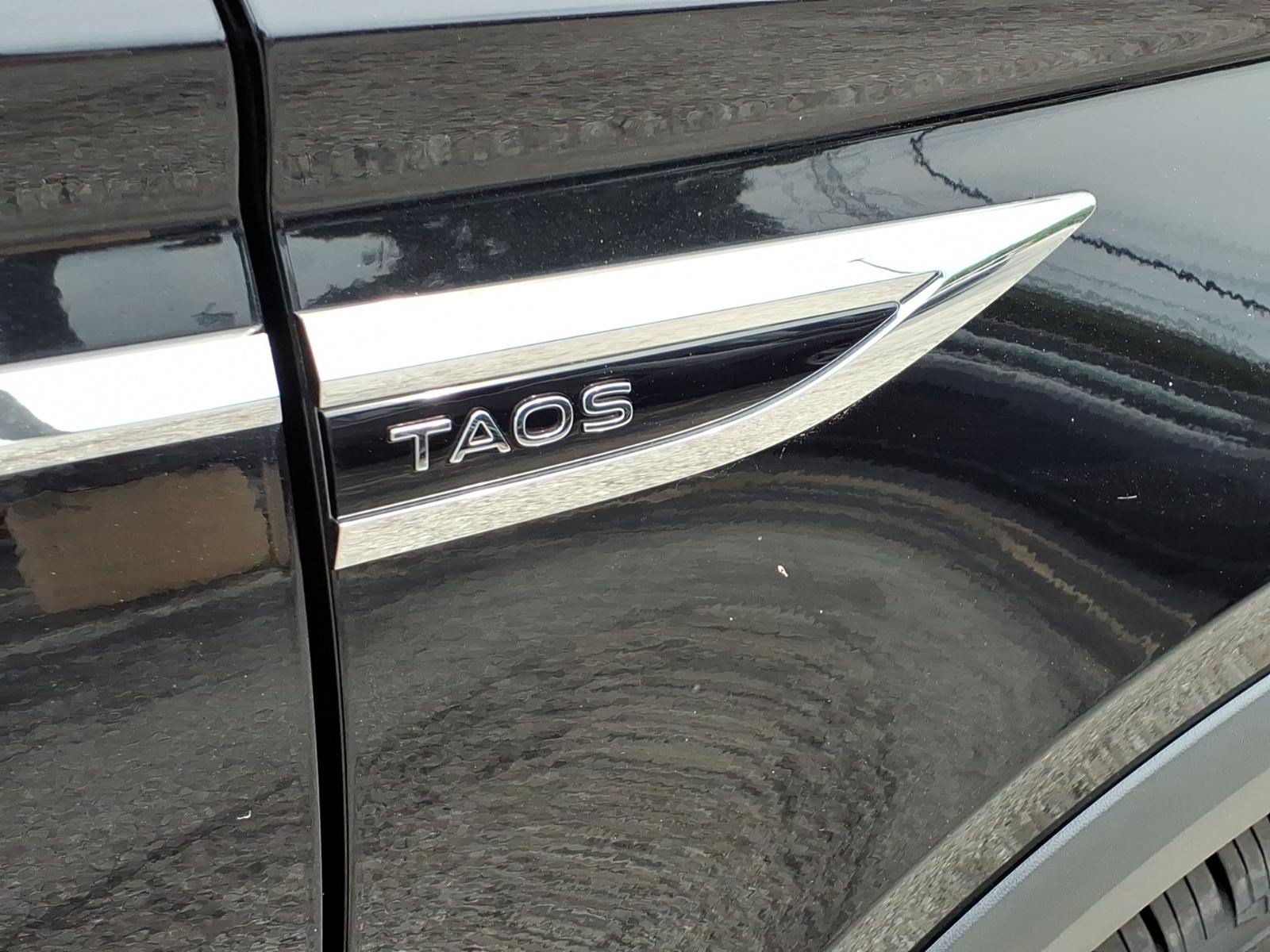 Used 2023 Volkswagen Taos SE w/ Panoramic Sunroof Package FWD image 9