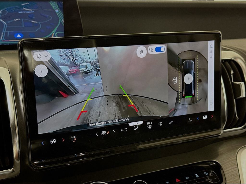 Certified 2025 Ford Expedition Platinum image 12