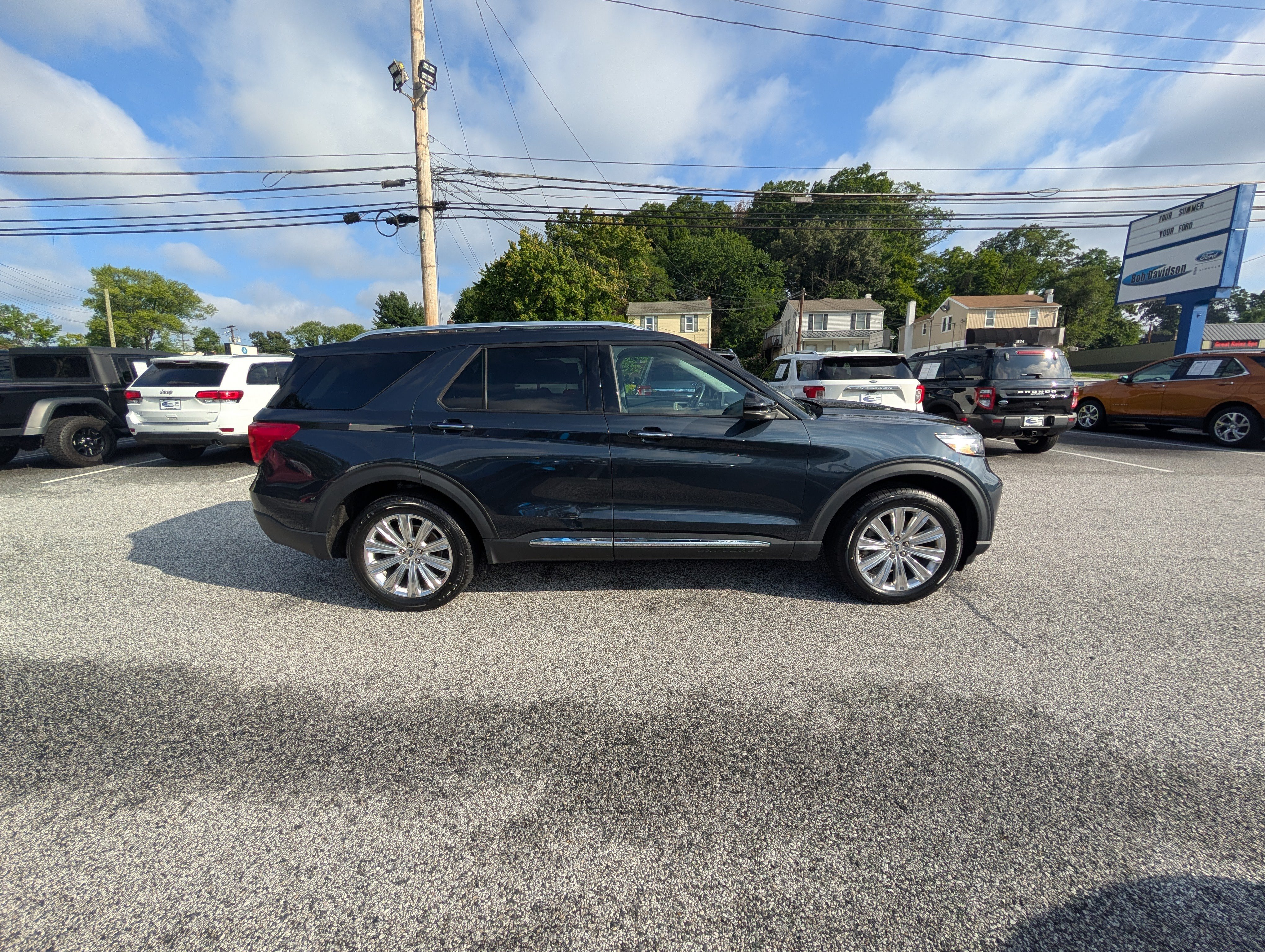 Certified 2022 Ford Explorer Limited w/ Limited Technology Package AWD/4WD image 8