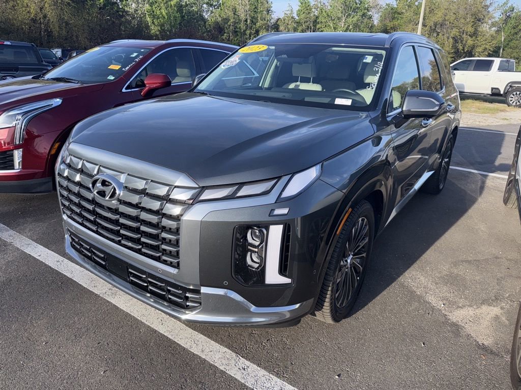 Used 2023 Hyundai Palisade Calligraphy image 2