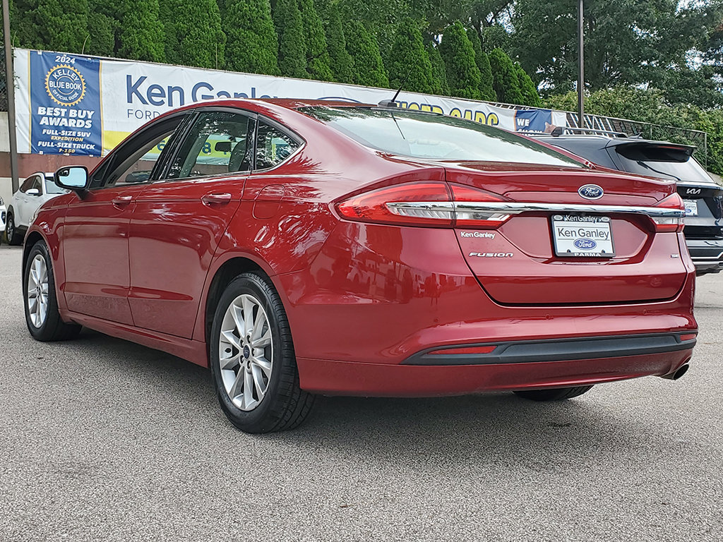 Certified 2017 Ford Fusion SE w/ Fusion SE Technology Package FWD image 8