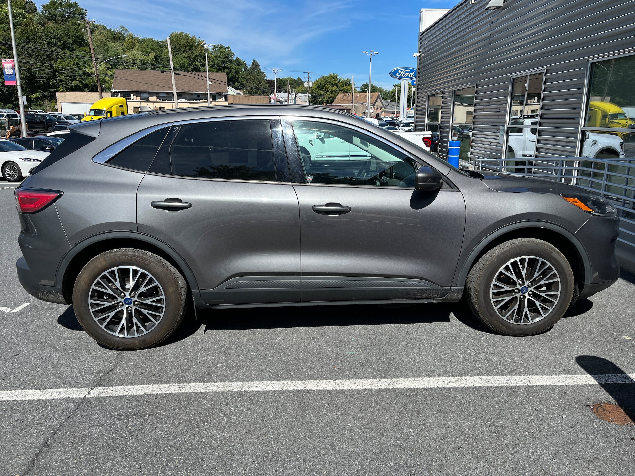 Certified 2022 Ford Escape SEL w/ Technology Package FWD image 3