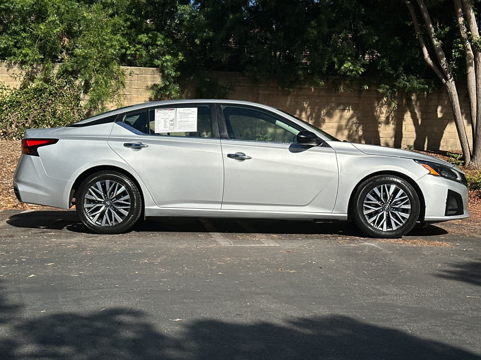 Used 2024 Nissan Altima 2.5 SV FWD image 8