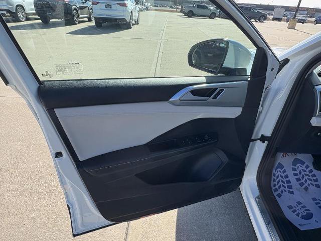 Used 2025 Volkswagen Taos SE image 18