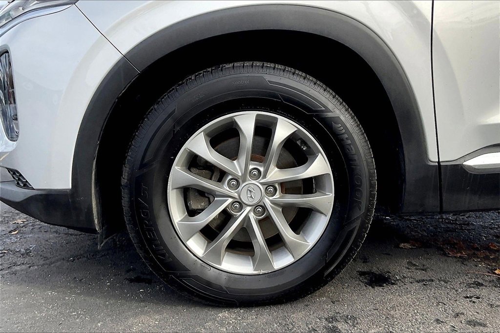 Used 2020 Hyundai Santa Fe SE image 8