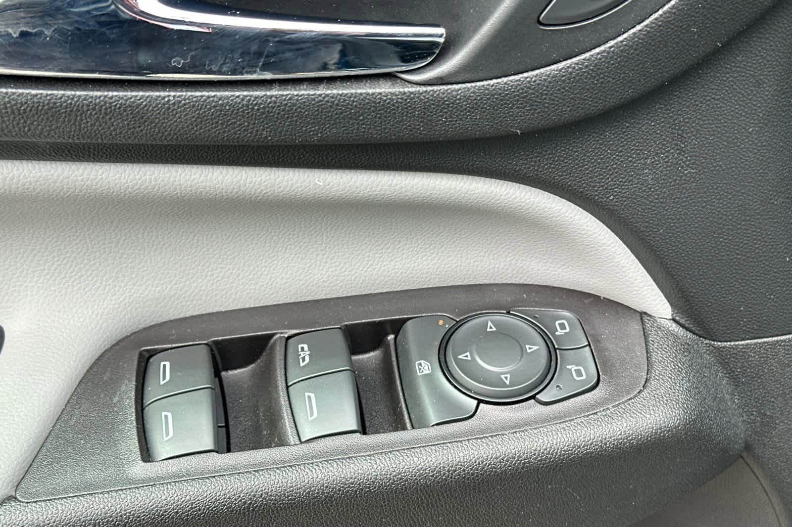 Used 2021 Chevrolet Equinox LT w/ LPO, Floor Liner Package FWD image 13
