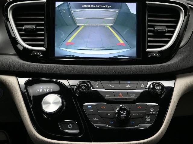 Used 2024 Chrysler Pacifica Touring-L image 34