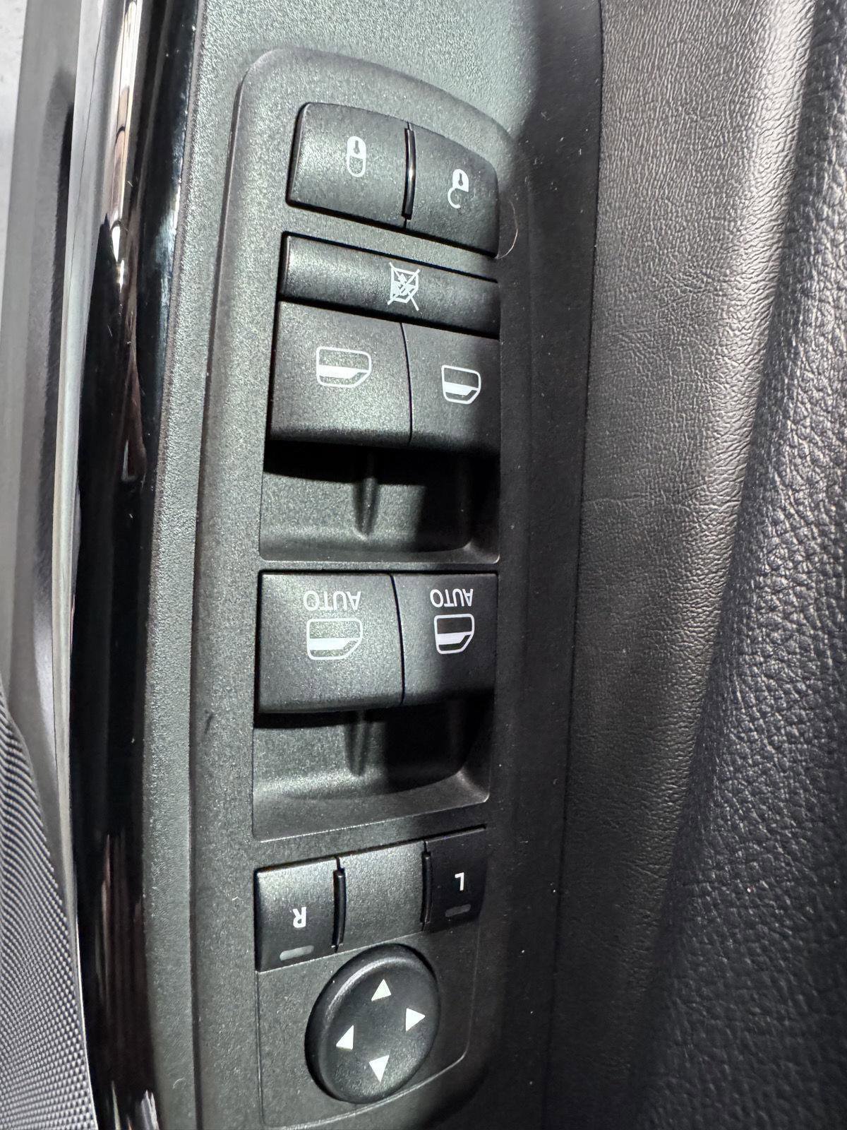 Used 2023 Jeep Cherokee Altitude Lux AWD/4WD image 35