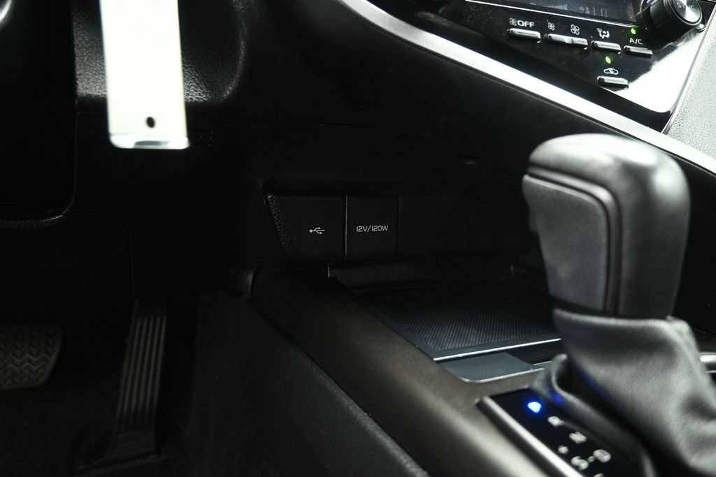 Used 2023 Toyota Camry SE FWD image 16