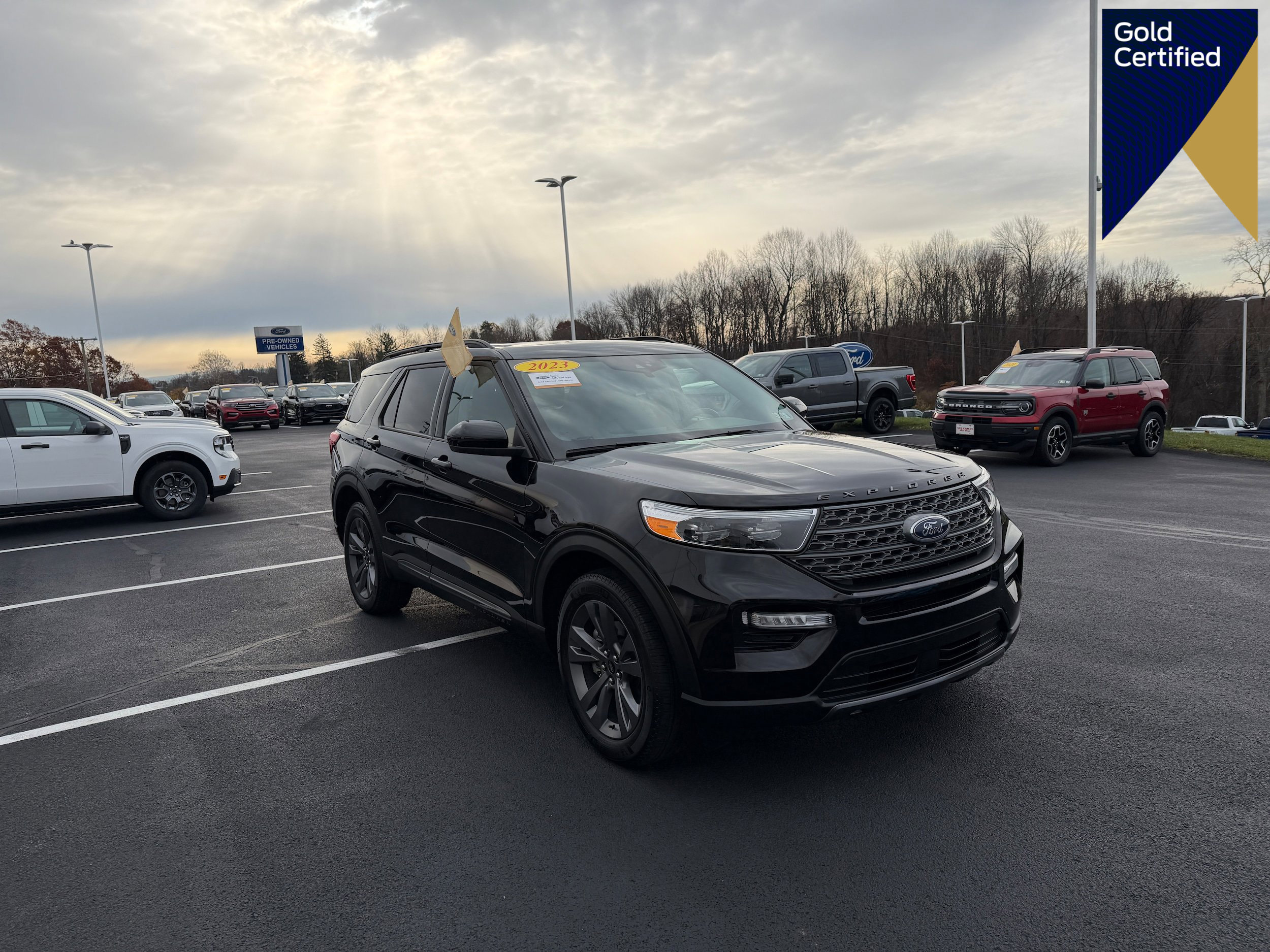 Certified 2023 Ford Explorer XLT w/ Equipment Group 202A image 1