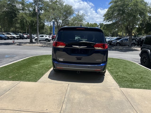 Used 2020 Chrysler Pacifica Limited w/ Advanced Safetytec Group FWD image 5