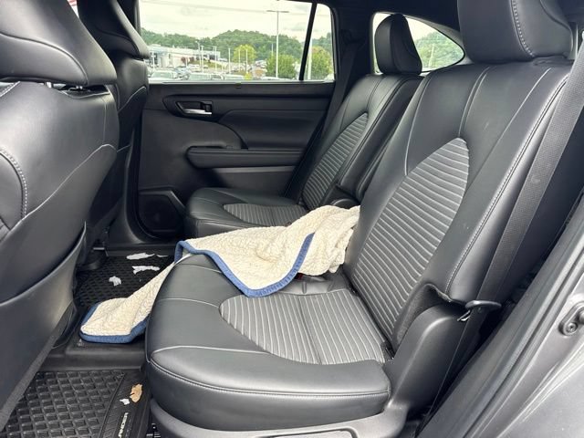 Used 2024 Toyota Highlander XSE AWD/4WD image 15