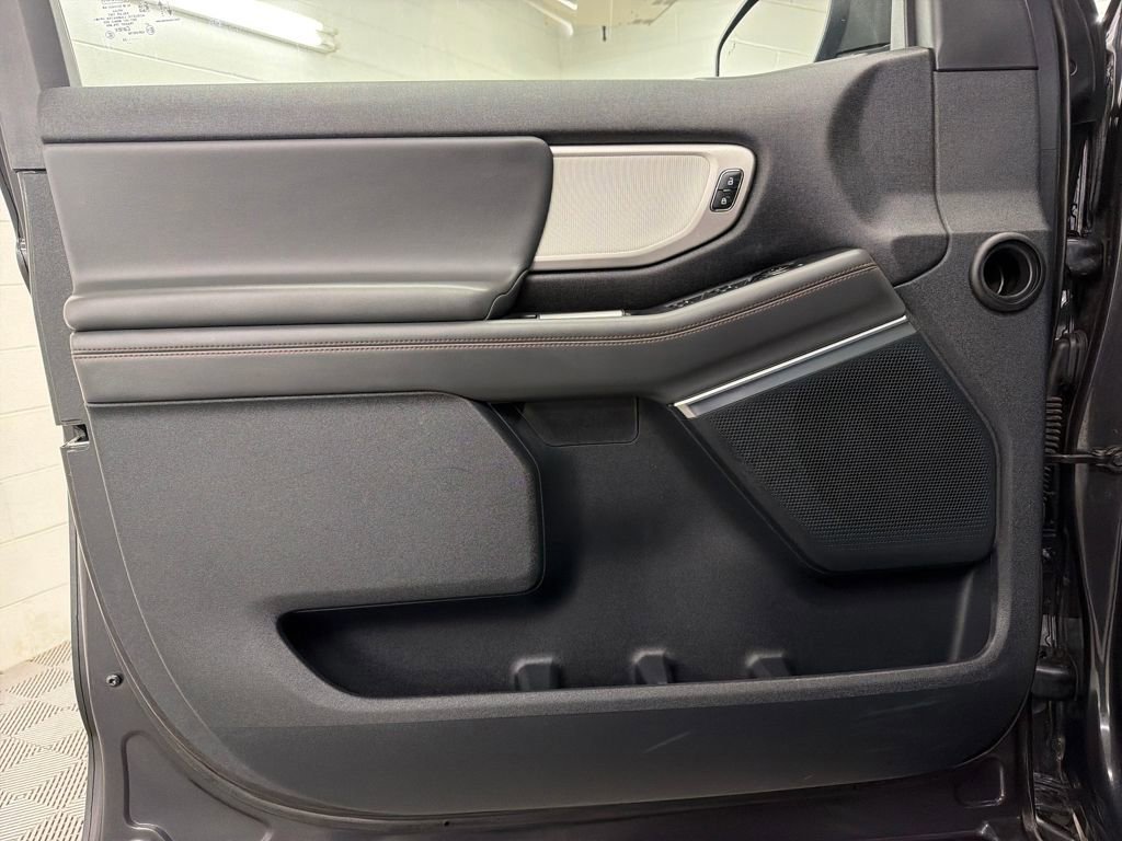 Certified 2025 Ford Expedition Active image 17