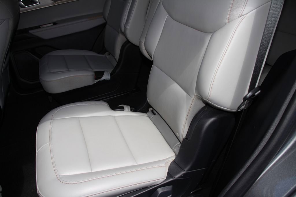 Certified 2025 Ford Explorer Active w/ Active Comfort Package RWD image 21