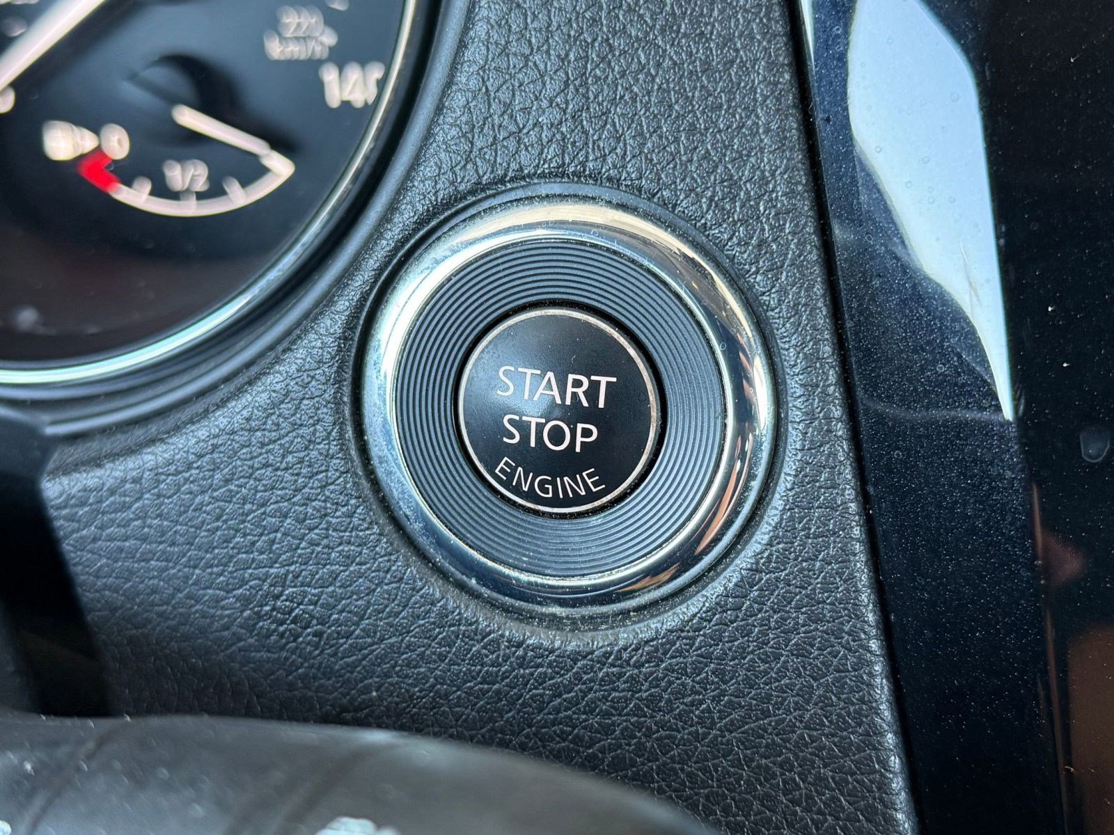 Used 2019 Nissan Rogue SV w/ Premium Package FWD image 28