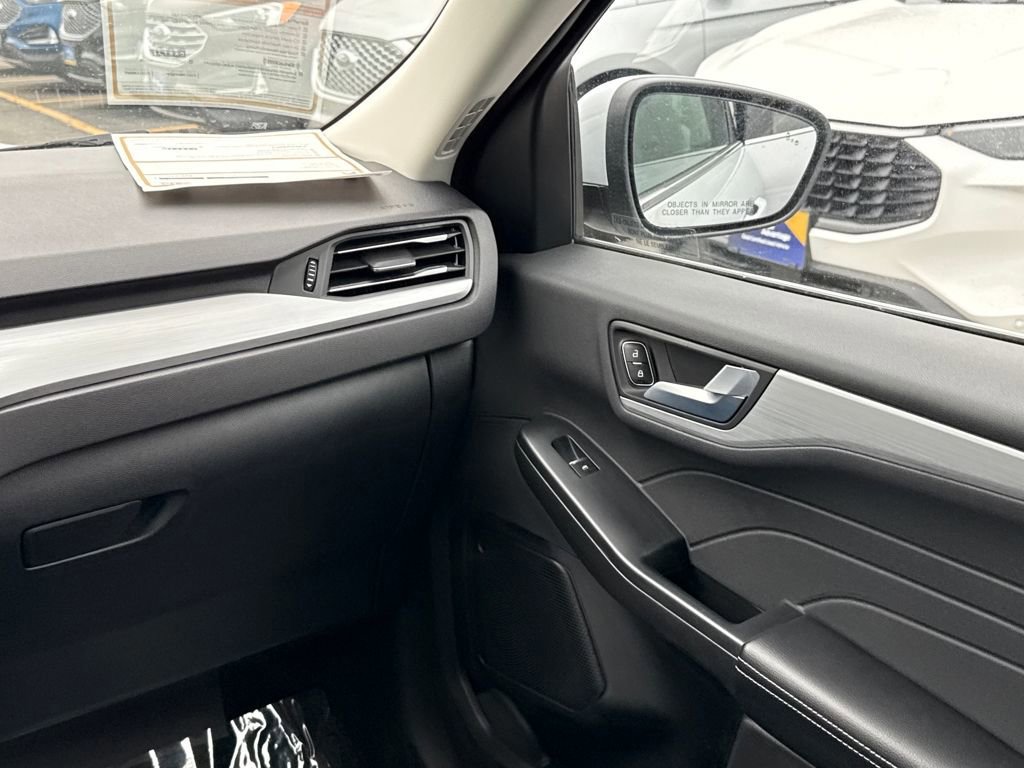 Certified 2025 Ford Escape Platinum image 15