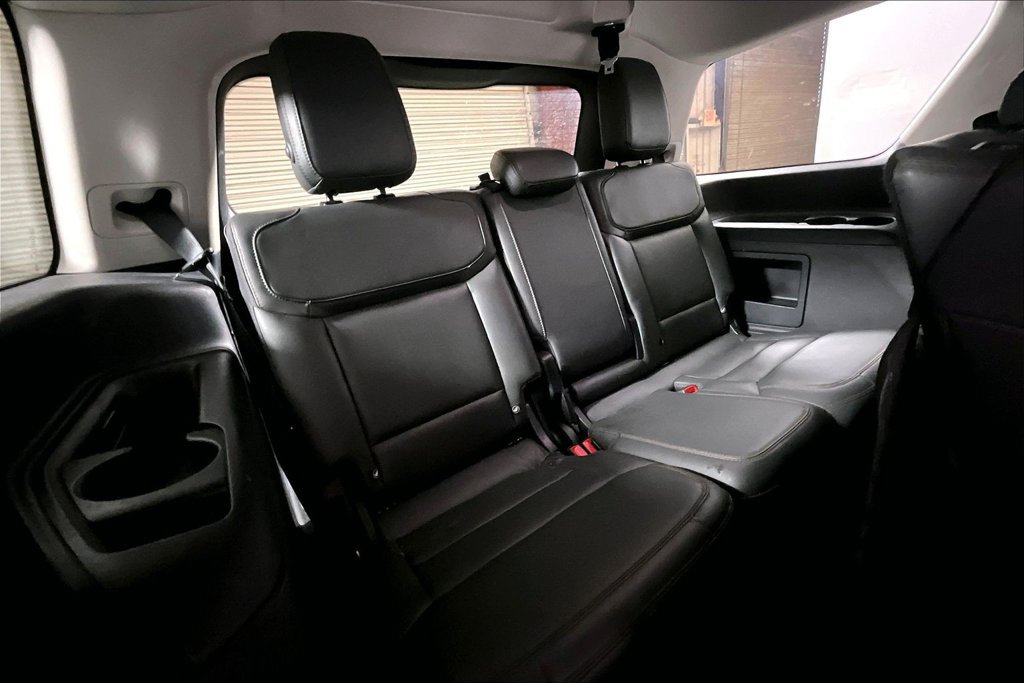 Certified 2025 Ford Expedition Active AWD/4WD image 23