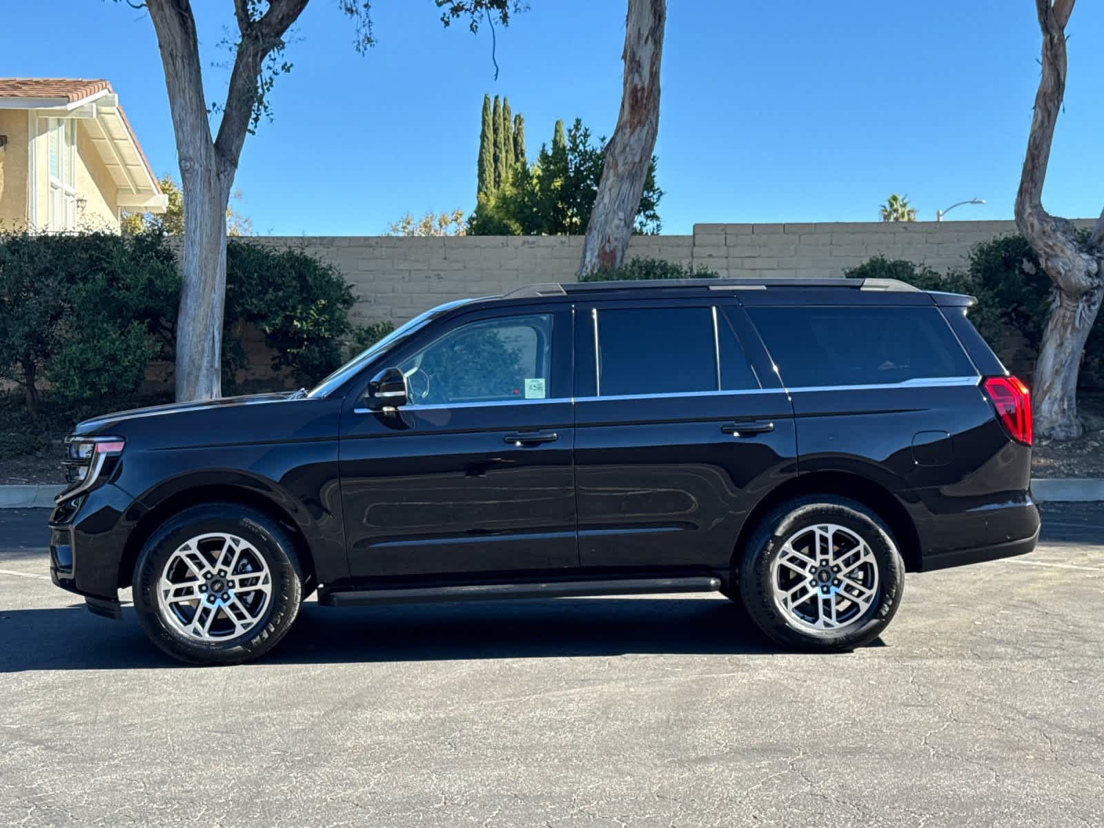 Certified 2025 Ford Expedition Active RWD image 5