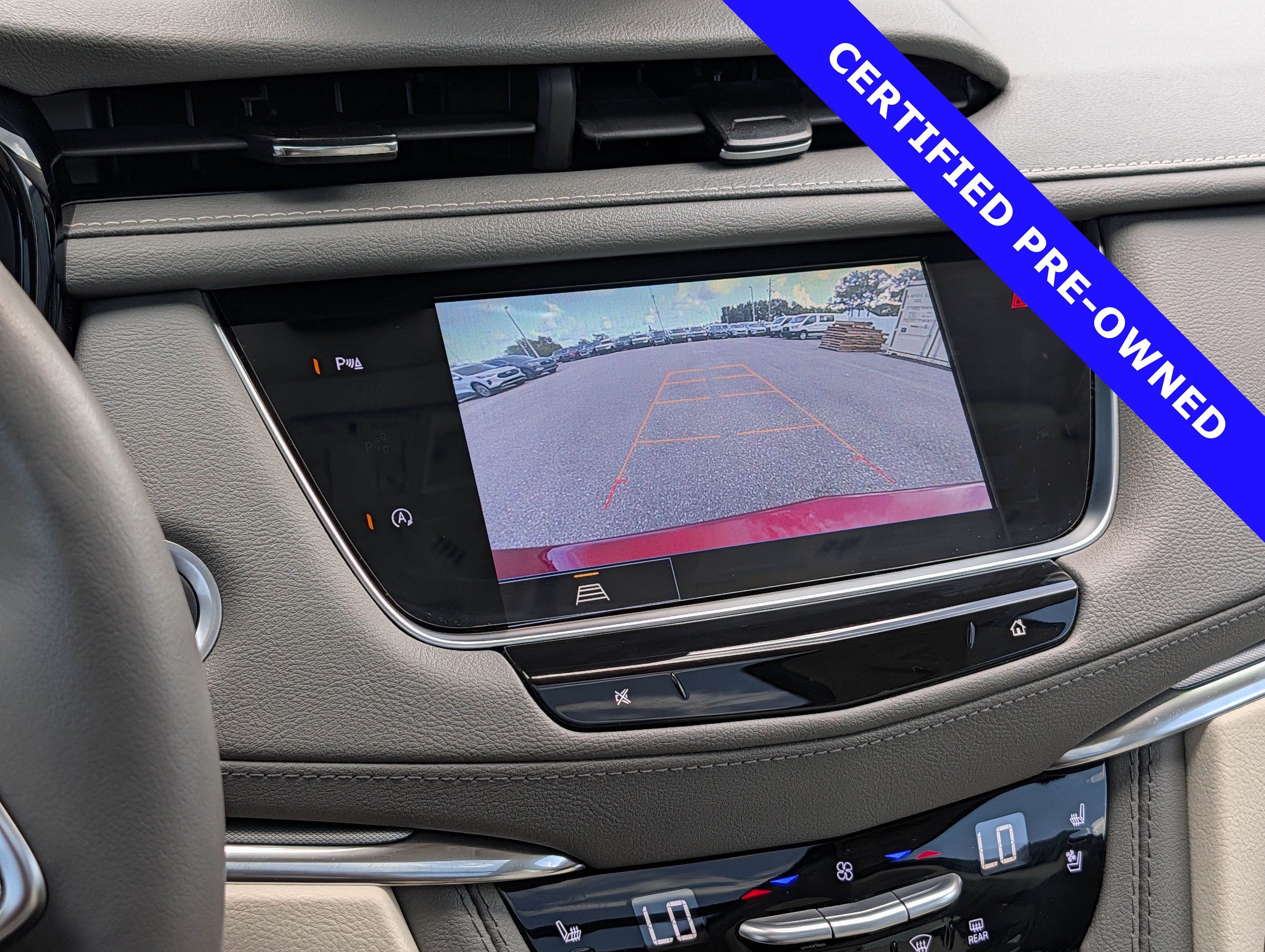 Used 2024 Cadillac XT5 Premium Luxury w/ LPO, Floor Liner Package FWD image 31