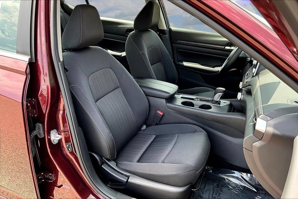 Used 2025 Nissan Altima 2.5 SV FWD image 30