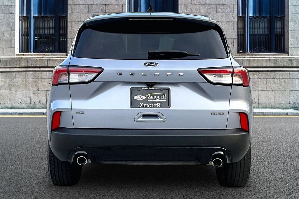 Certified 2022 Ford Escape SE w/ SE Sport Appearance Package AWD/4WD image 4