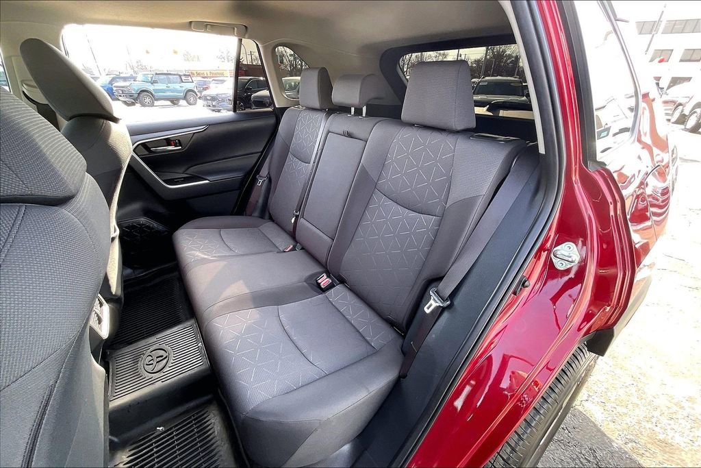 Used 2022 Toyota RAV4 XLE image 24
