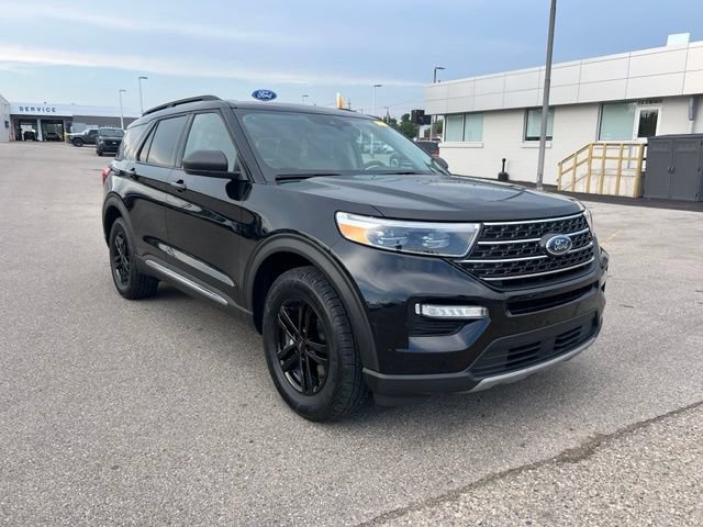 Certified 2023 Ford Explorer XLT w/ Equipment Group 202A AWD/4WD image 3