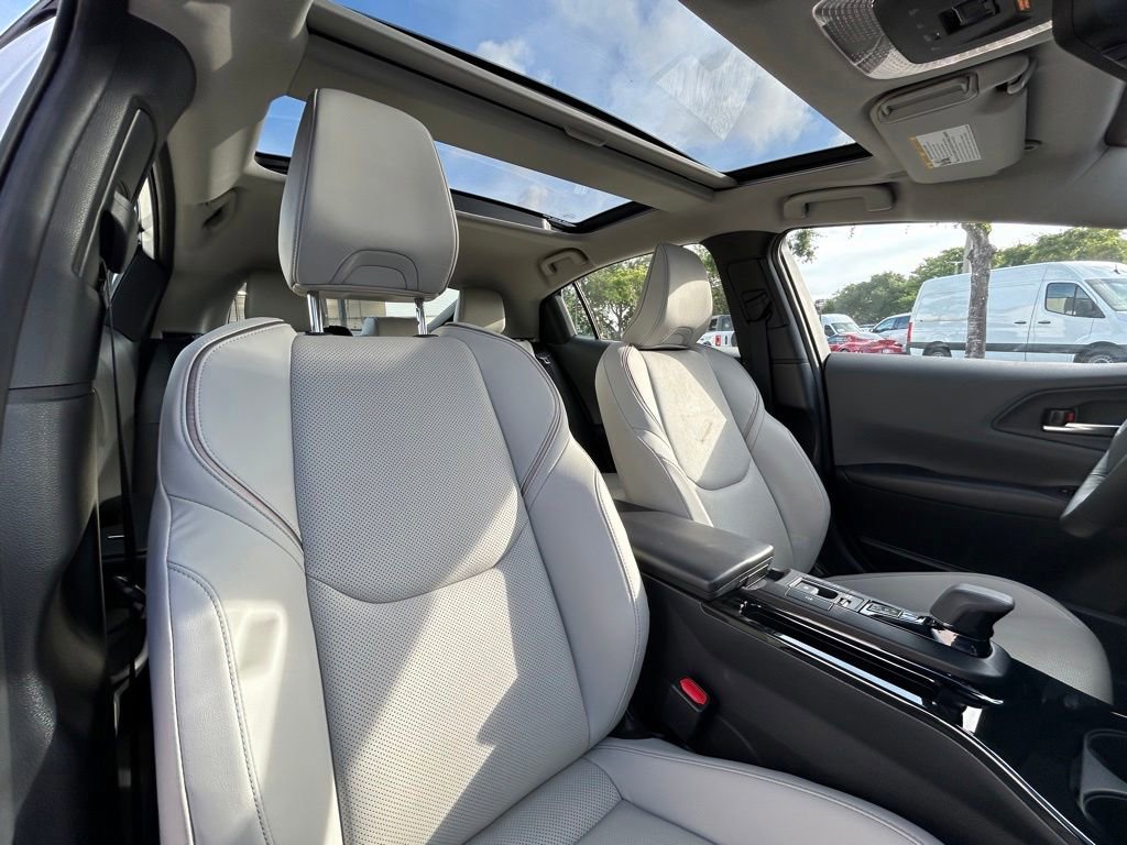 Used 2024 Toyota Prius Limited w/ Limited Premium Package FWD image 27