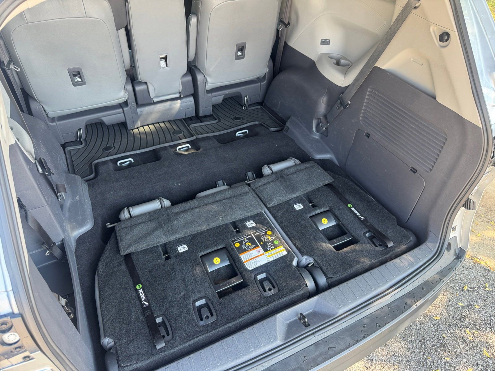 Used 2021 Toyota Sienna XLE image 23