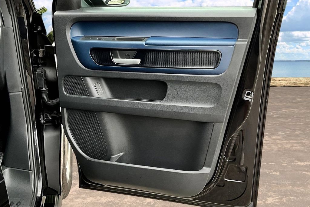 Used 2025 Volkswagen ID. Buzz Pro S RWD image 31