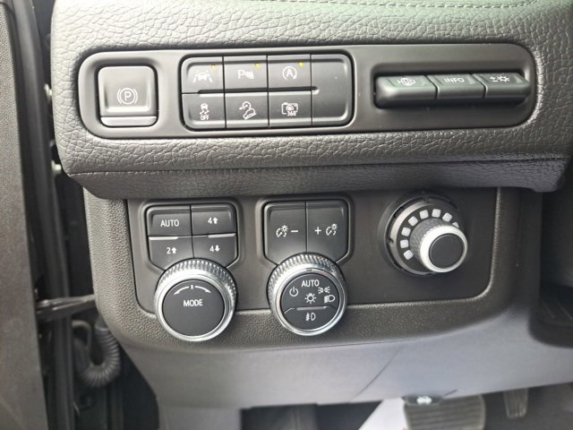 Used 2023 GMC Yukon Denali image 13