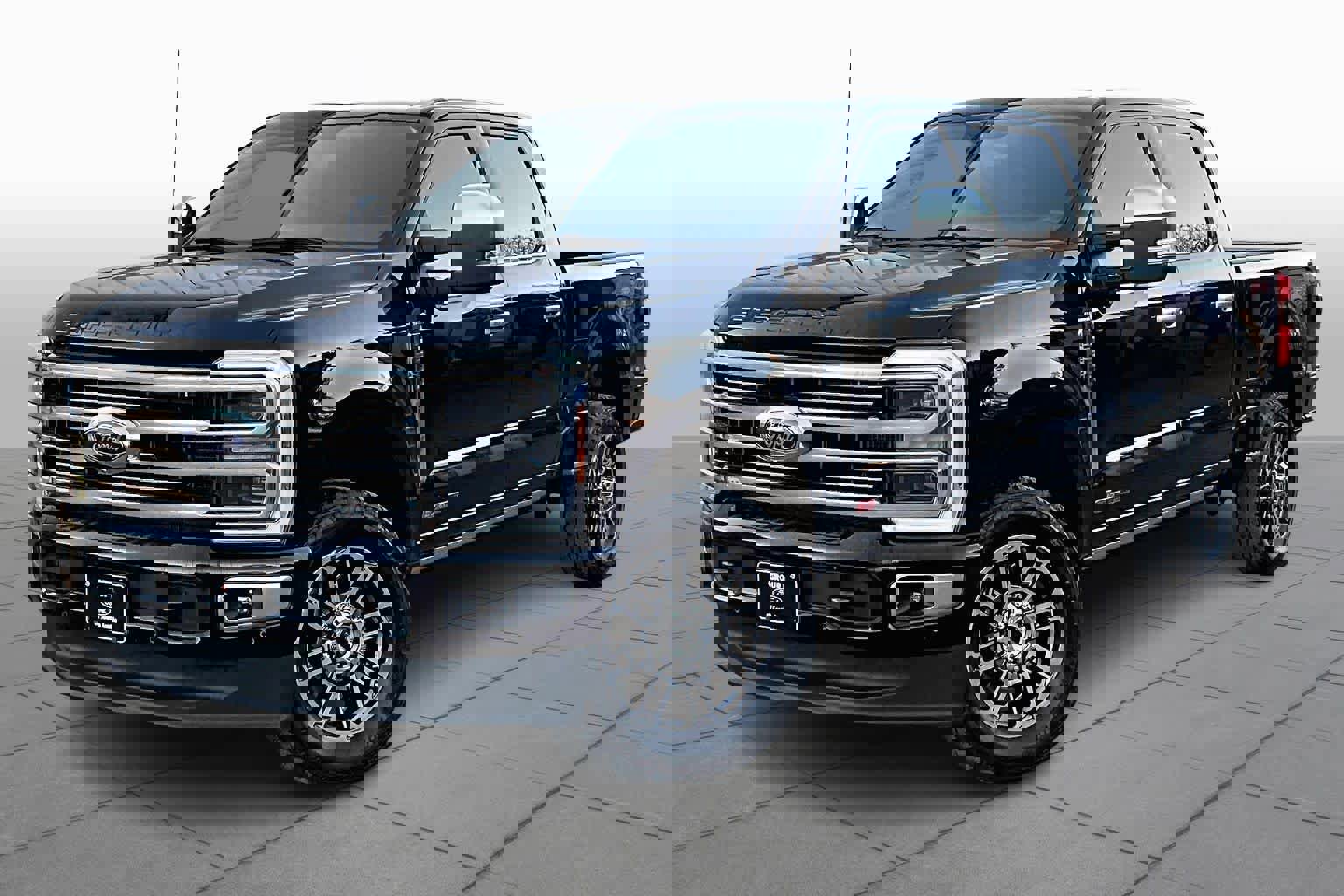 Certified 2025 Ford F250 Platinum w/ Platinum Plus Package image 6