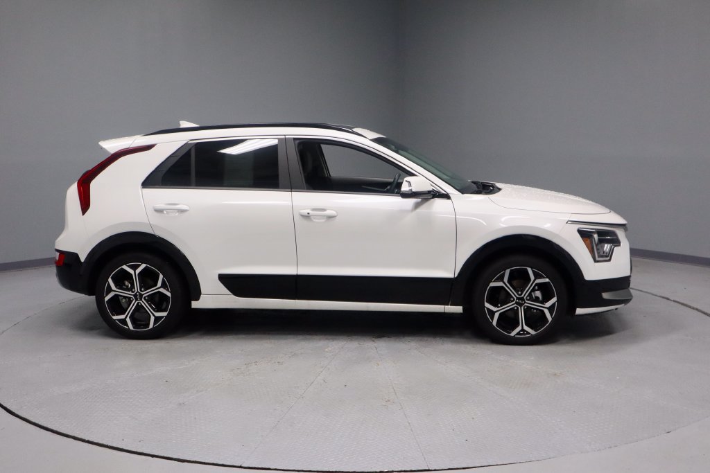 Used 2025 Kia Niro EX Touring FWD image 12