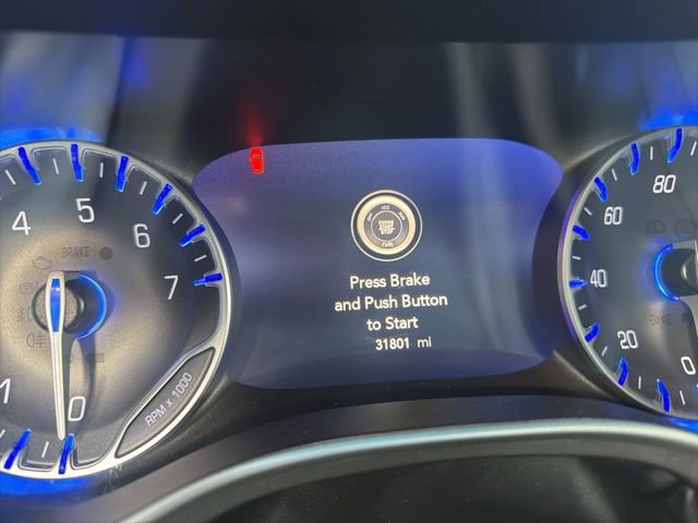 Used 2022 Chrysler Pacifica Touring-L image 8