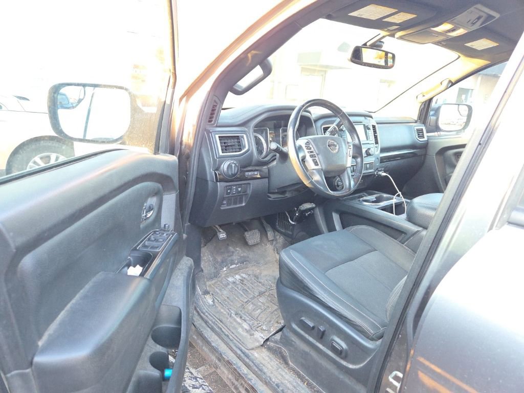 Used 2019 Nissan Titan SV w/ SV Convenience Package image 5