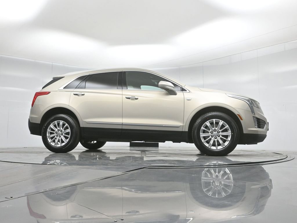 Used 2017 Cadillac XT5 FWD image 3