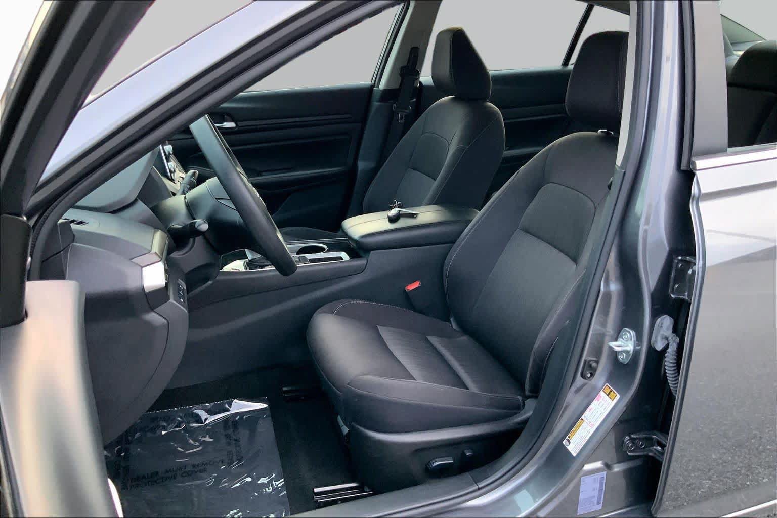 Used 2024 Nissan Altima 2.5 SV FWD image 8