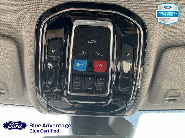 Used 2023 Jeep Grand Cherokee Overland w/ Luxury Tech Group IV AWD/4WD image 15