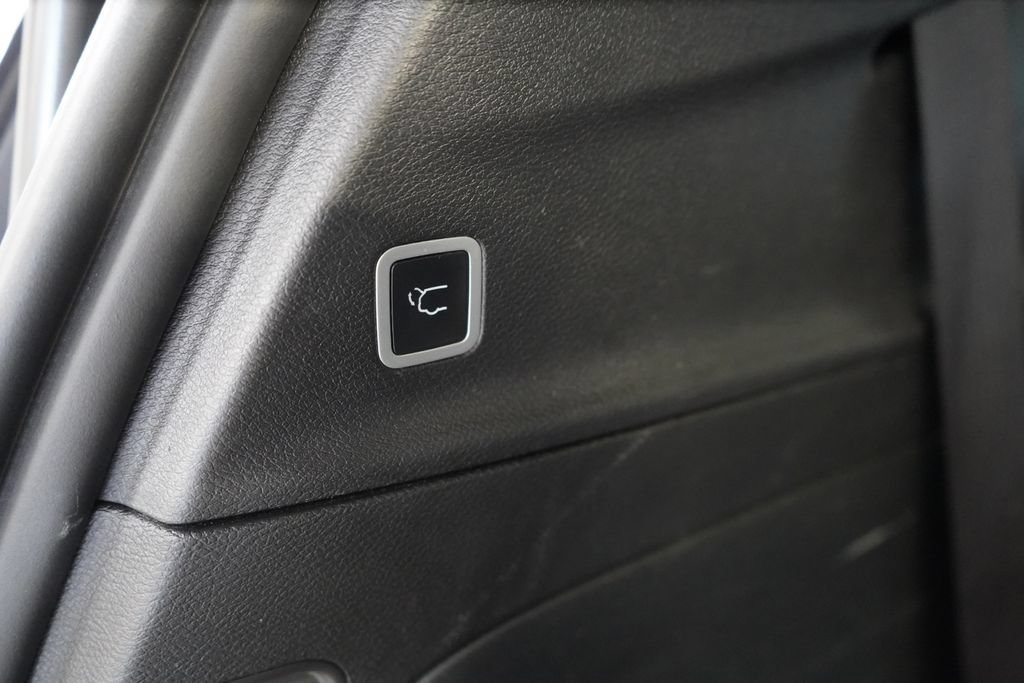Used 2025 Chrysler Pacifica Limited FWD image 29