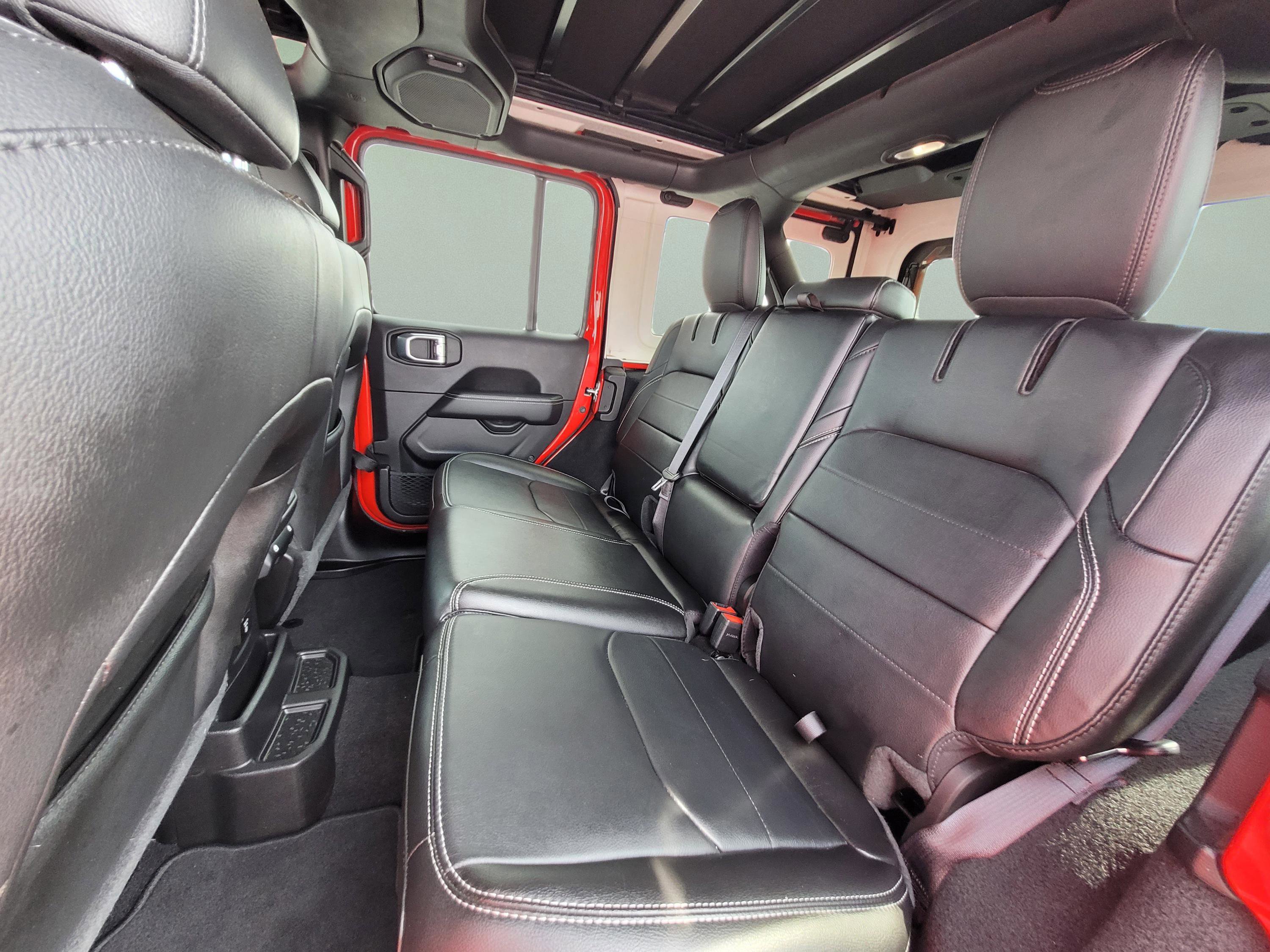 Used 2022 Jeep Wrangler Unlimited Sahara w/ Cold Weather Group AWD/4WD image 18