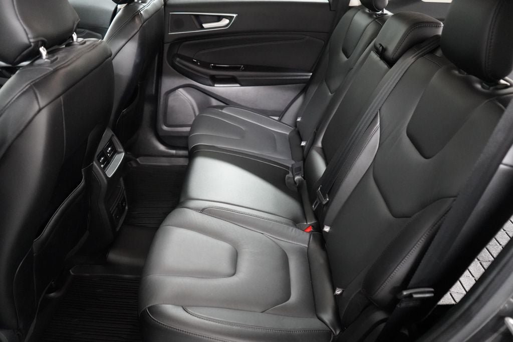 Certified 2018 Ford Edge Titanium w/ Technology Package FWD image 28