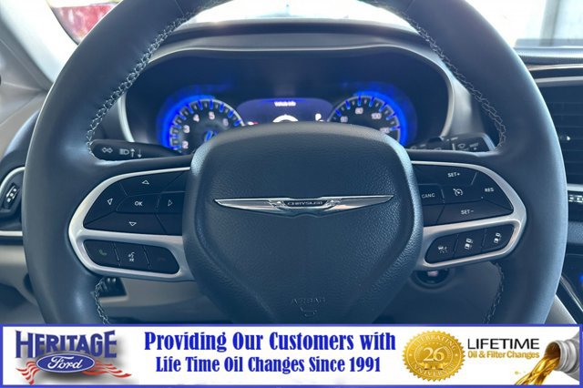 Used 2023 Chrysler Pacifica Touring-L image 24