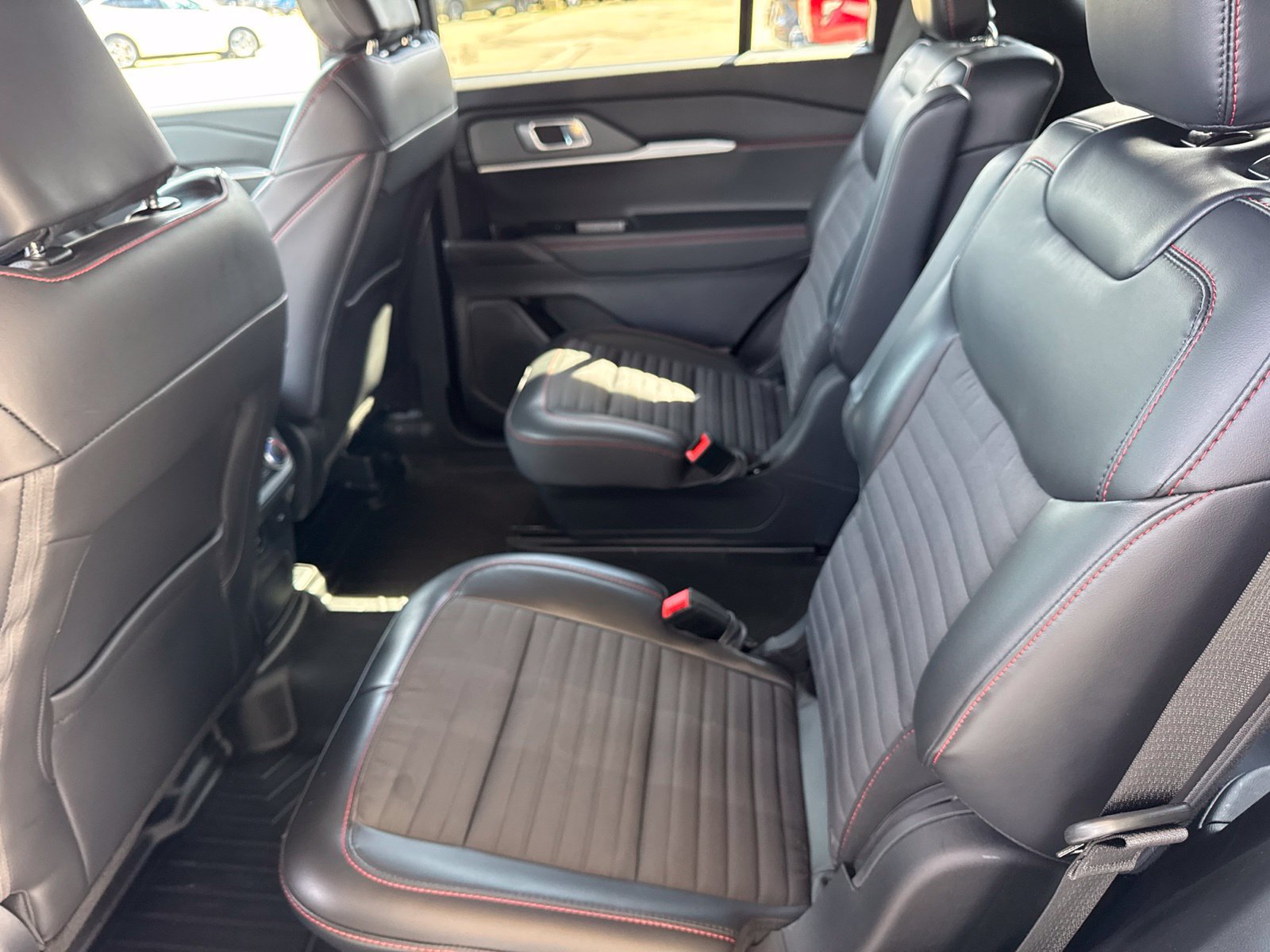 Certified 2025 Ford Explorer ST-Line AWD/4WD image 38