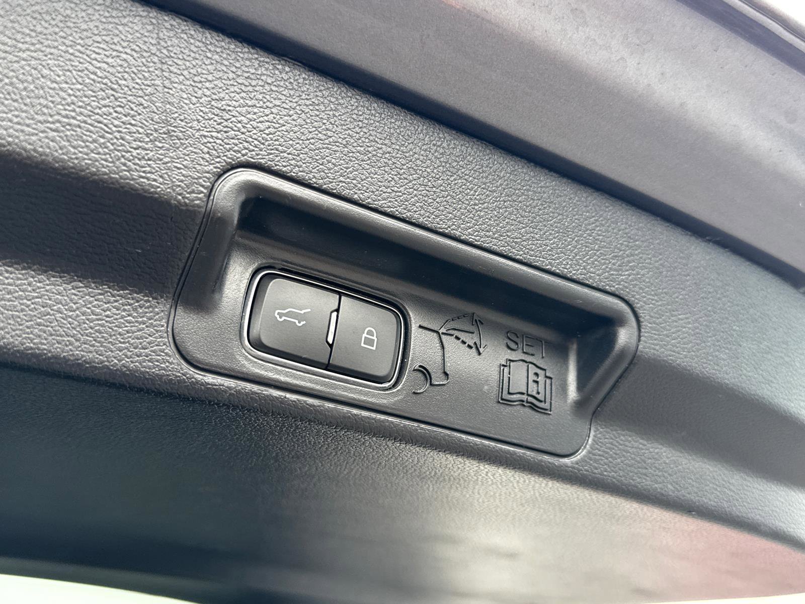 Certified 2022 Ford Explorer XLT w/ Equipment Group 202A image 15